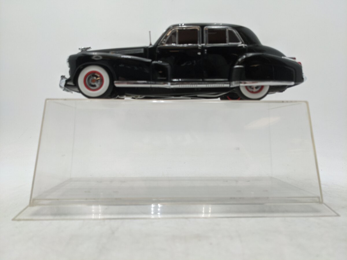 Danbury Mint 1:18 Classic 1941 Cadillac Fleetwood Series 60 Display Case EX