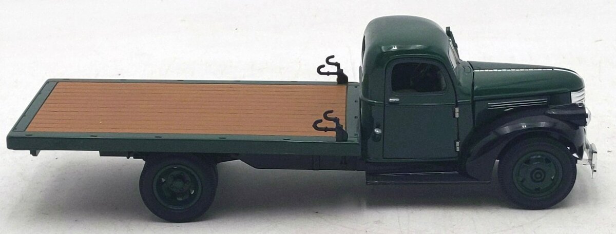 National Motors Museum 1:32 Scale Chevrolet Flatbed Truck LN
