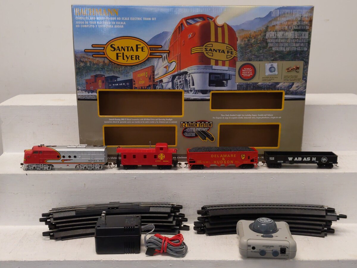 Bachmann 00647 HO Gauge Santa Fe Flyer Diesel Starter Freight Train Set EX/Box