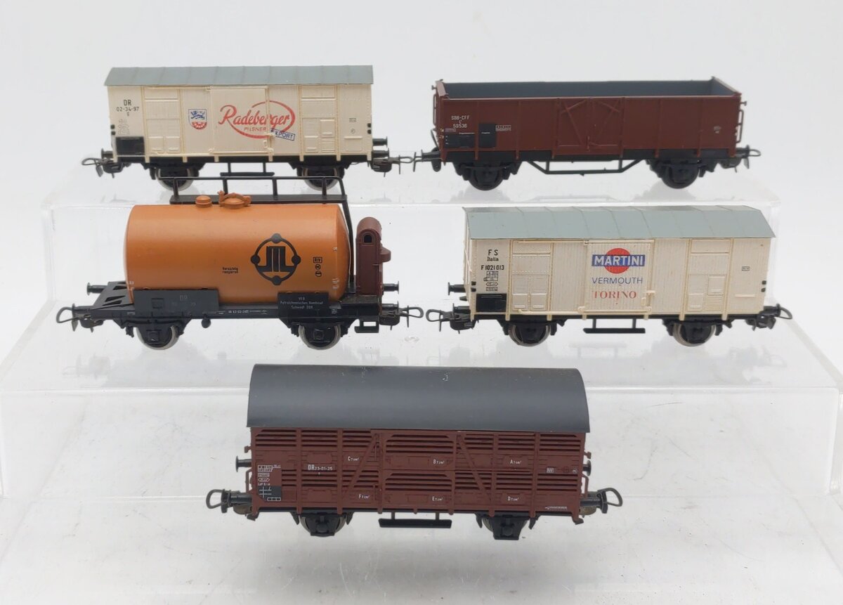 Piko HO Scale Assorted Freight Cars [5] VG