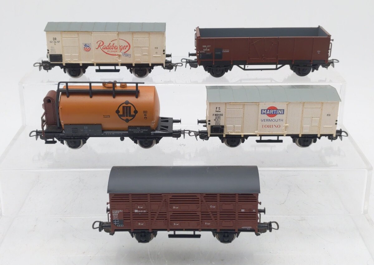 Piko HO Scale Assorted Freight Cars [5] VG