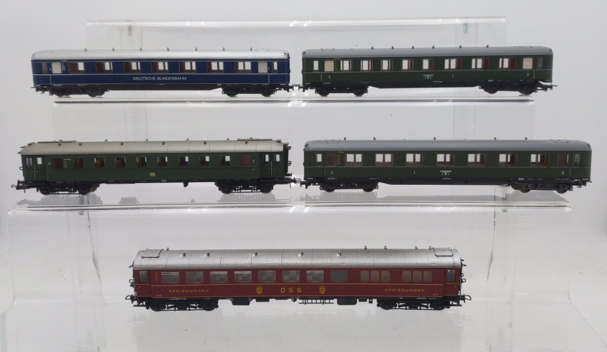 Liliput HO Scale Assorted Passenger Cars [5] VG