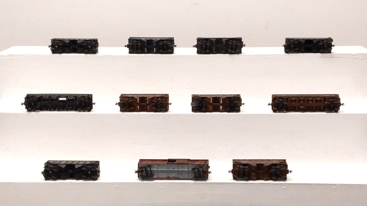 HO Scale Assorted Weathered Freight Cars [11] Custom