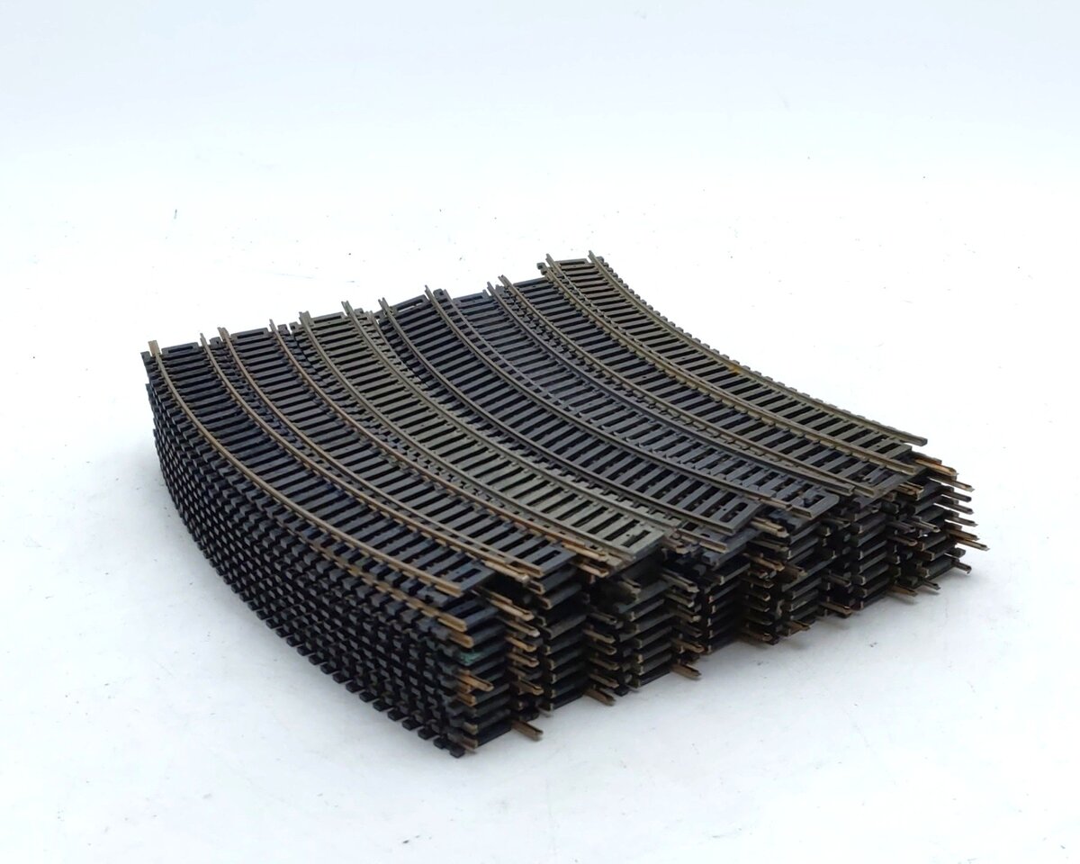Atlas 33 HO Scale Snap-Track 18" Radius Curved Track Sections (70) VG