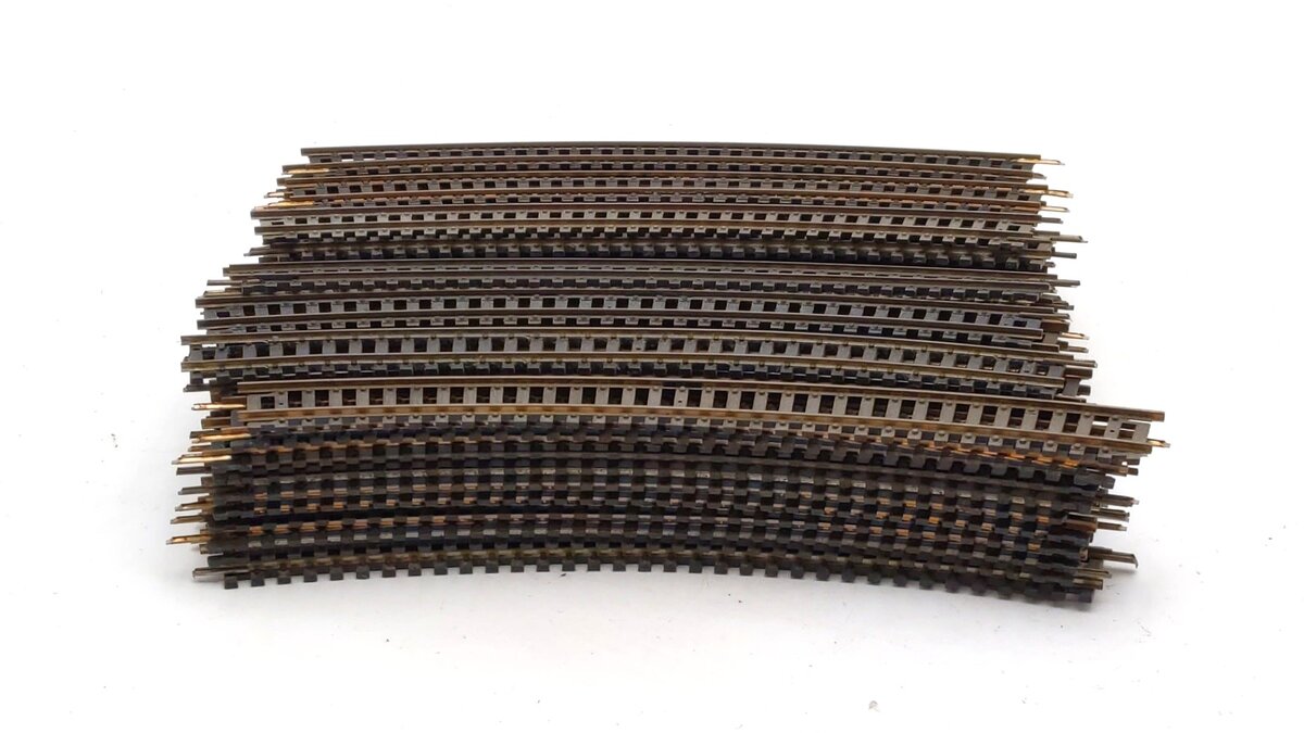 Atlas 33 HO Scale Snap-Track 18" Radius Curved Track Sections (70) VG
