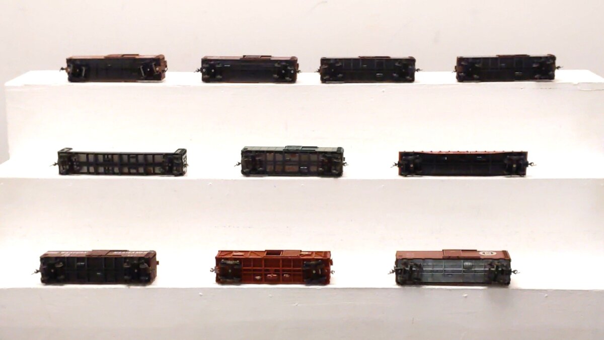 Custom HO Scale Assorted Weathered Freight Cars [10]