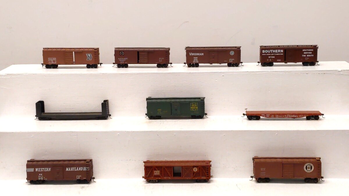Custom HO Scale Assorted Weathered Freight Cars [10]