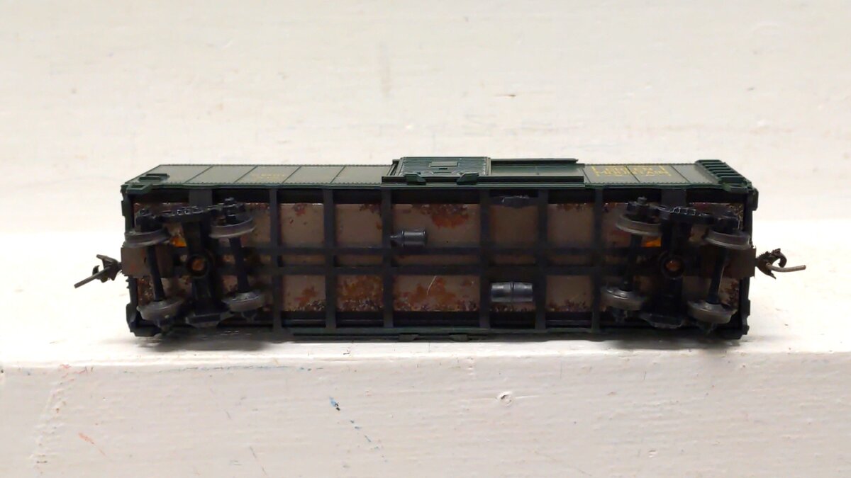 Custom HO Scale Assorted Weathered Freight Cars [10]