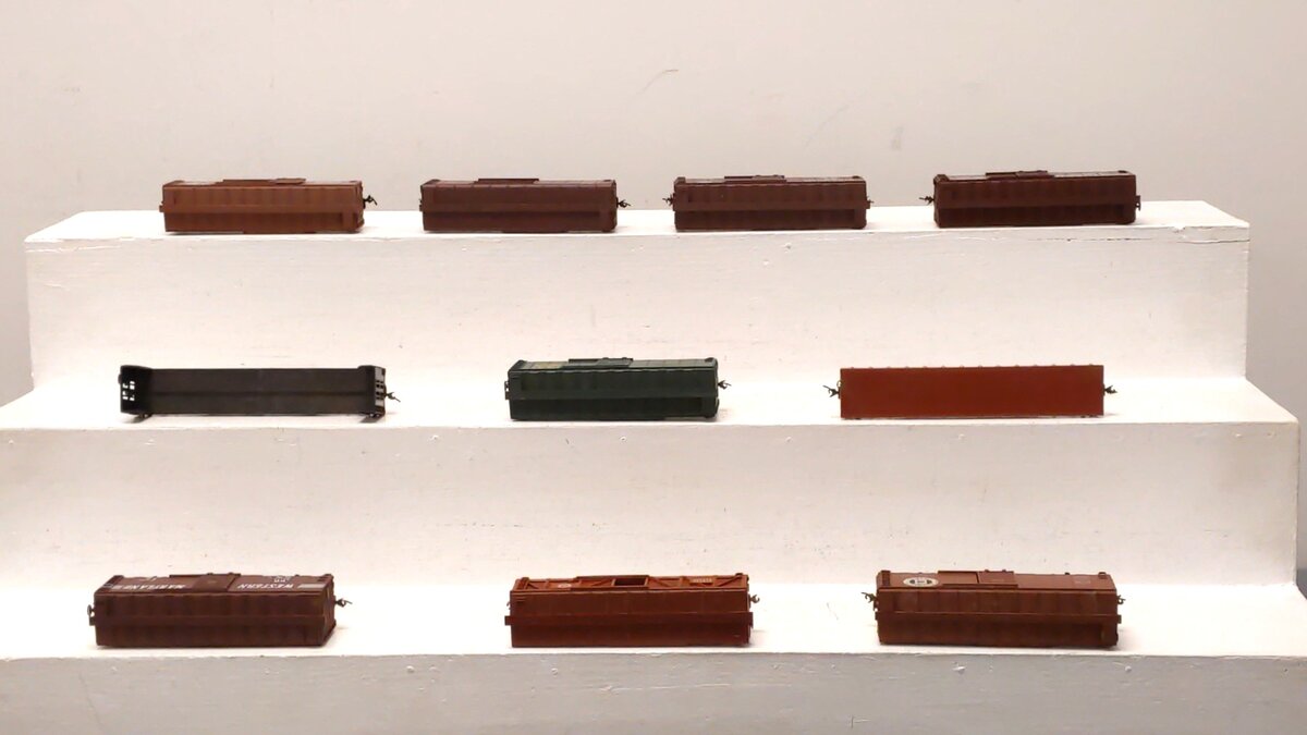 Custom HO Scale Assorted Weathered Freight Cars [10]