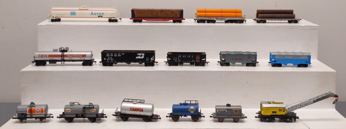 Assorted HO Scale Freight-Hoppers, Tanks, Hoppers, Flatcar, & Crane[15] EX