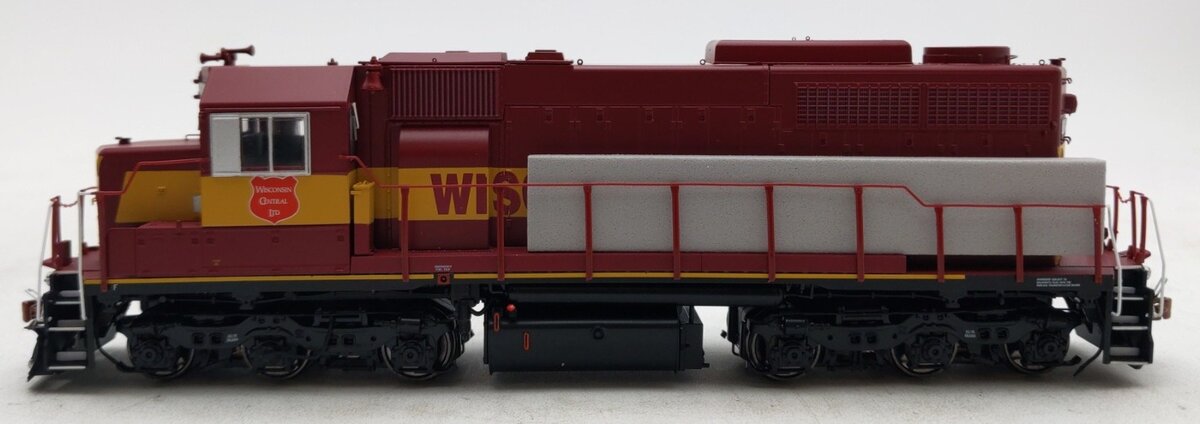 Scale Trains SXT70074 HO Wisconsin Central EMD SDL39 Diesel Locomotive #585 LN/Box