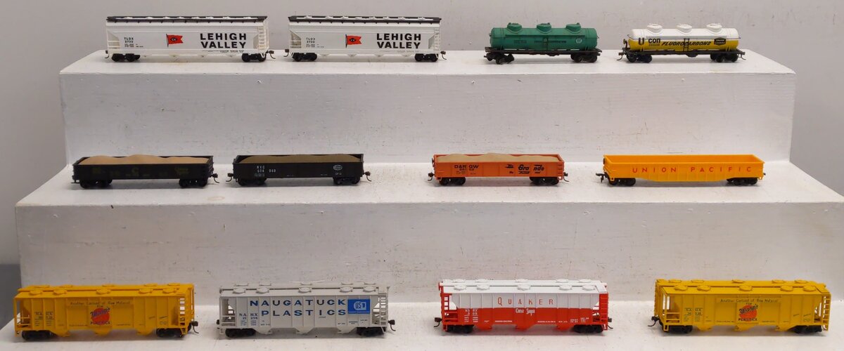 AHM HO Scale Assorted Freight Cars-Covered Hoppers, Gondolas, & Tank Cars [12] EX