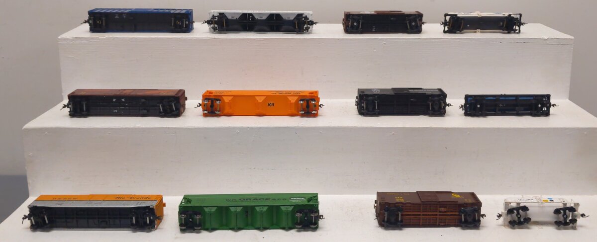 Variety HO Scale Assorted Freight Cars-Covered Hoppers, Boxcars, & Tank Cars[12] LN