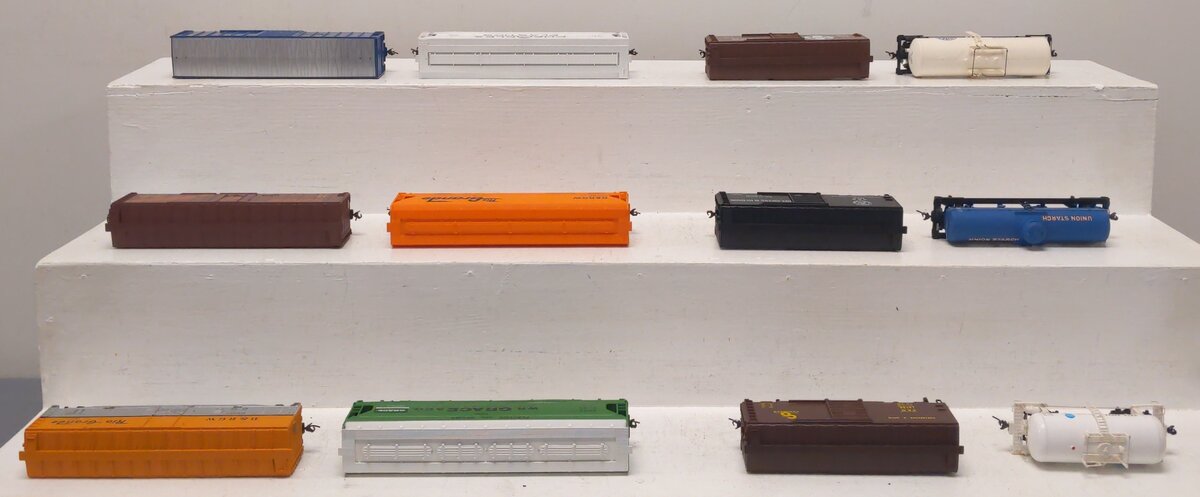 Variety HO Scale Assorted Freight Cars-Covered Hoppers, Boxcars, & Tank Cars[12] LN