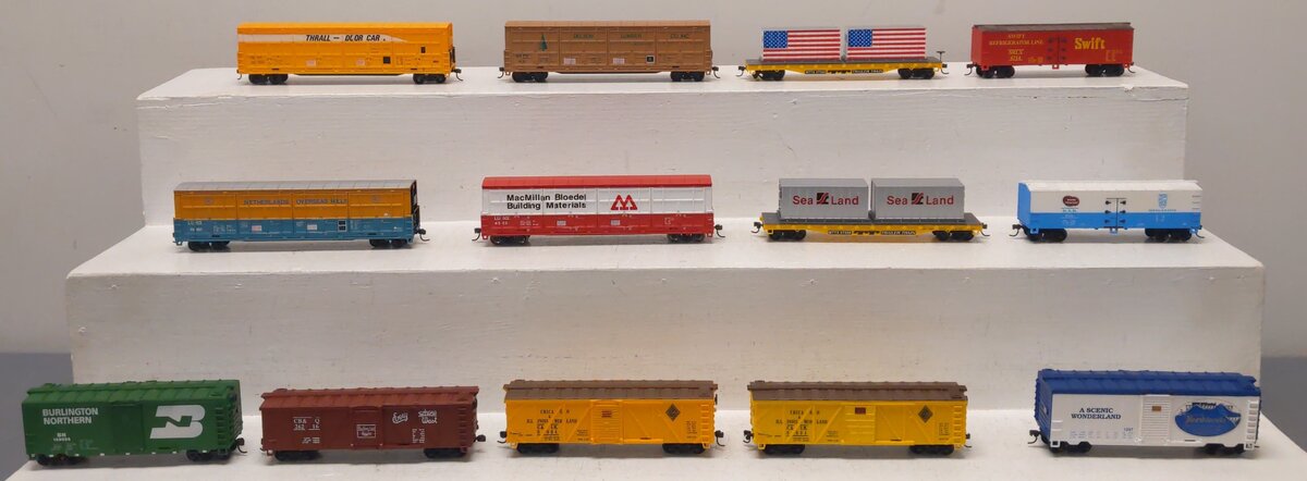 Life Like HO Scale Assorted Freight-Boxcar, Reefer Cars, Flat Cars [13] EX