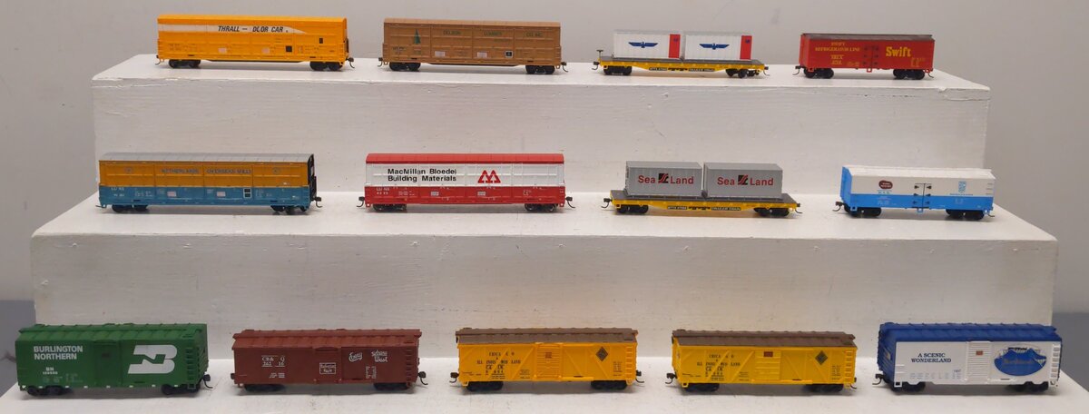 Life Like HO Scale Assorted Freight-Boxcar, Reefer Cars, Flat Cars [13] EX