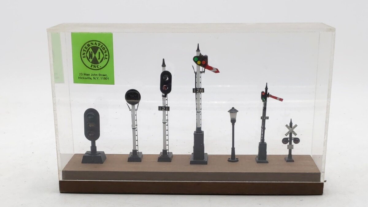 NJ International N Scale Model Railroad Signals & Accessories w/Display Case LN