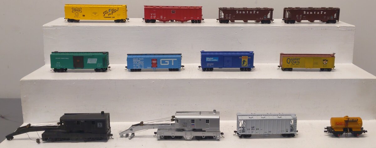 Assorted HO Scale Assorted Freight- Boxcars, Covered Hoppers, Crains, Tank [12] EX