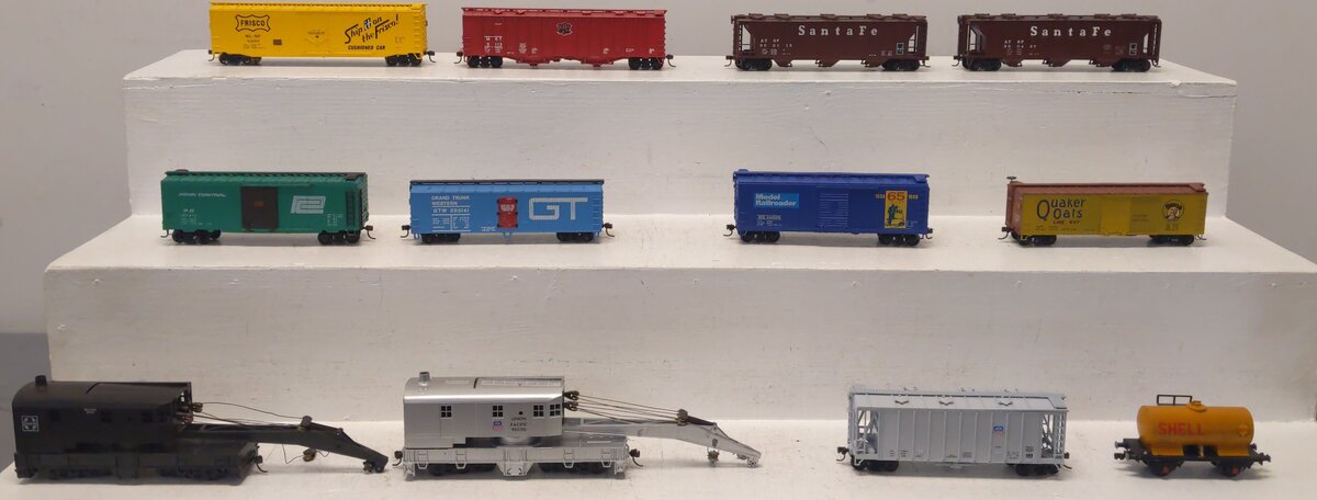 Assorted HO Scale Assorted Freight- Boxcars, Covered Hoppers, Crains, Tank [12] EX