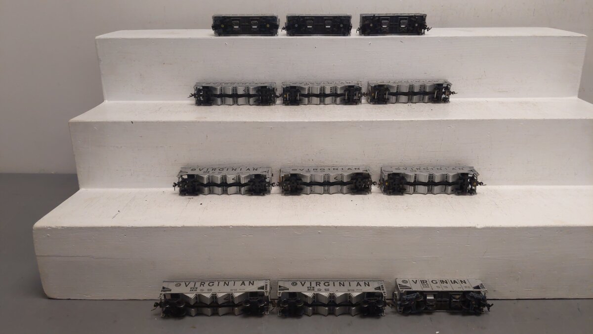 Tyco HO Scale Assorted Freight Cars [12] EX