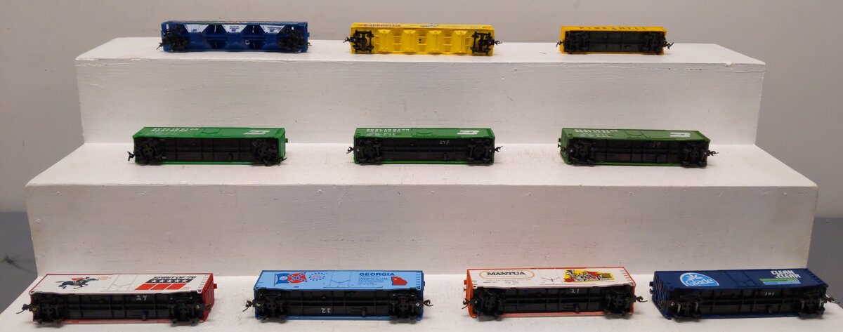Tyco HO Scale Assorted Freight Cars- Boxcars, Covered Hoppers, & Gondola [10] EX