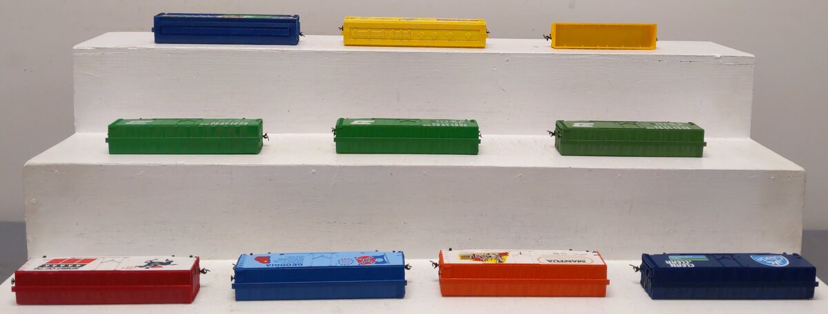 Tyco HO Scale Assorted Freight Cars- Boxcars, Covered Hoppers, & Gondola [10] EX