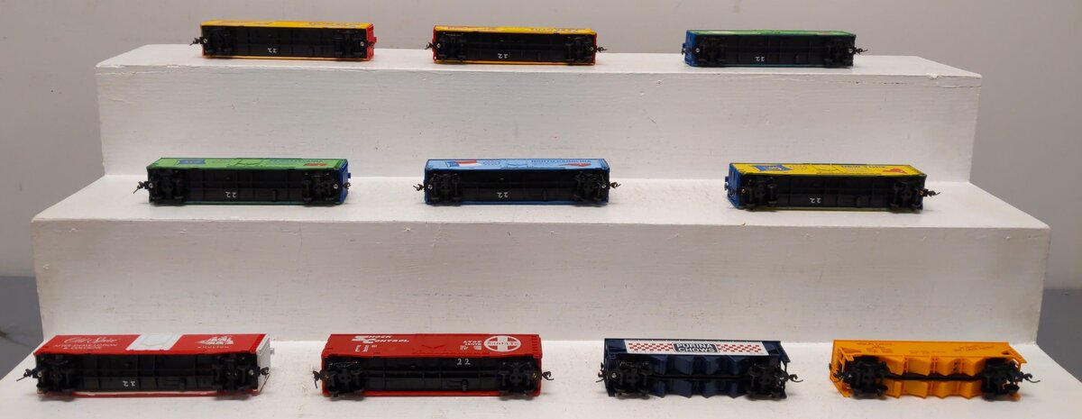 Tyco HO Scale Assorted Freight Cars- Boxcars and Loaded Hoppers [10] EX