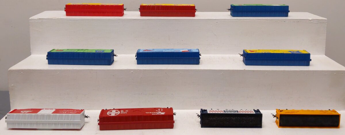 Tyco HO Scale Assorted Freight Cars- Boxcars and Loaded Hoppers [10] EX