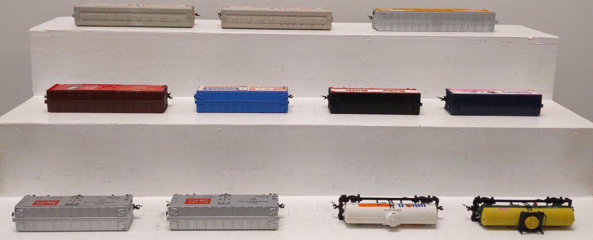 Tyco HO Scale Assorted Freight-Boxcars, Covered Hoppers, Reefer, & Tank Cars[11] EX
