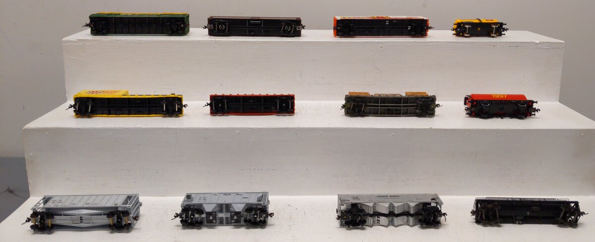 Assorted HO Scale Assorted Freight-Boxcar, Stock, Auto, Hopper, Flat, & Tank[12] EX