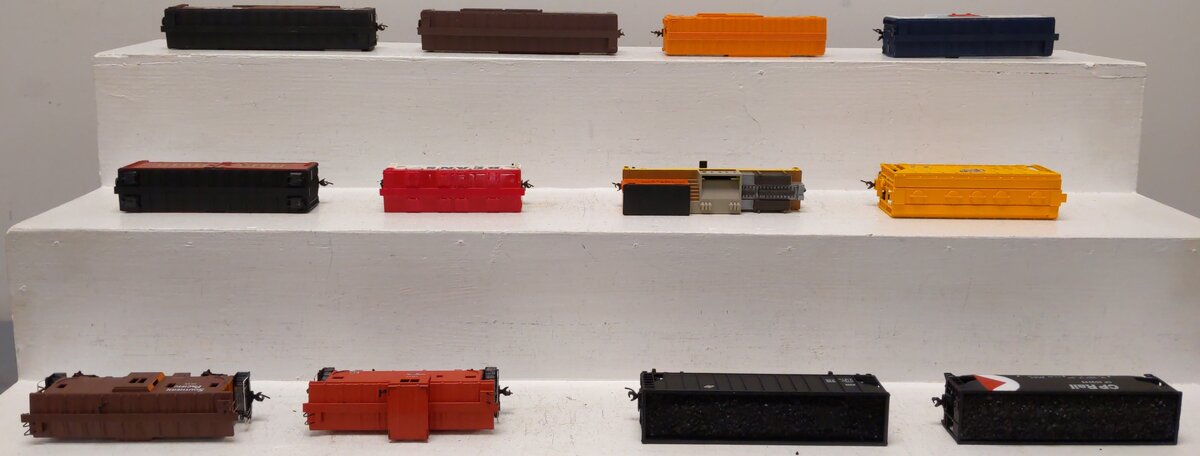 Assorted HO Assorted Freight-Boxcar, Maintenance, Hoppers, Caboose, & Reefer[12] EX
