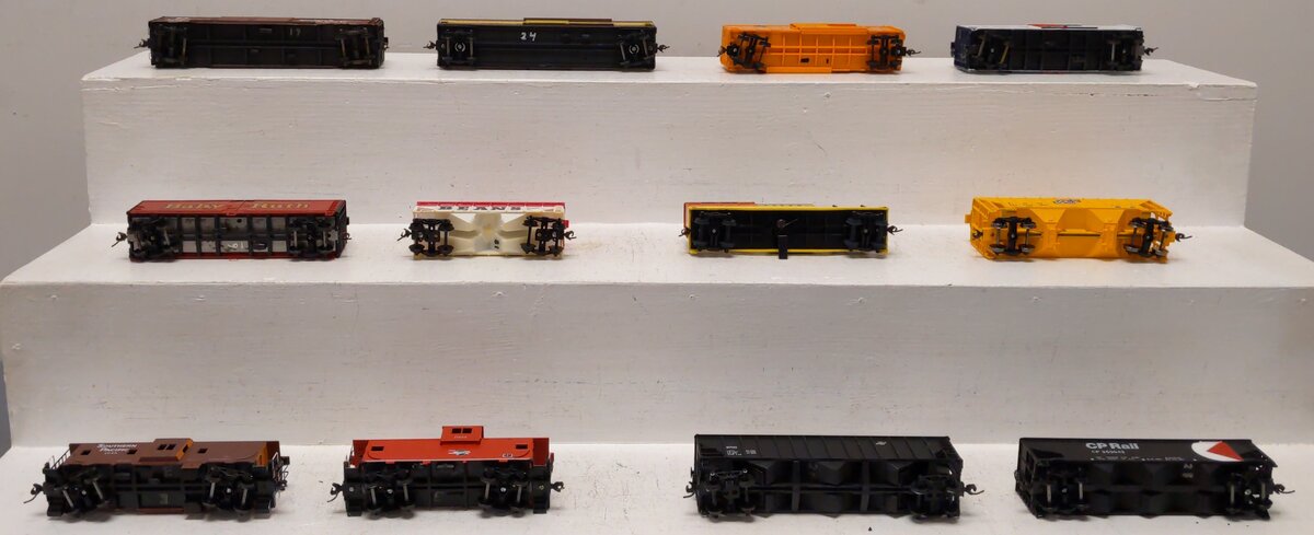 Assorted HO Assorted Freight-Boxcar, Maintenance, Hoppers, Caboose, & Reefer[12] EX
