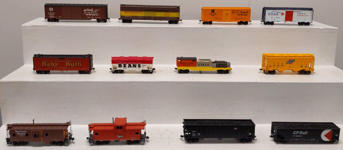 Assorted HO Assorted Freight-Boxcar, Maintenance, Hoppers, Caboose, & Reefer[12] EX
