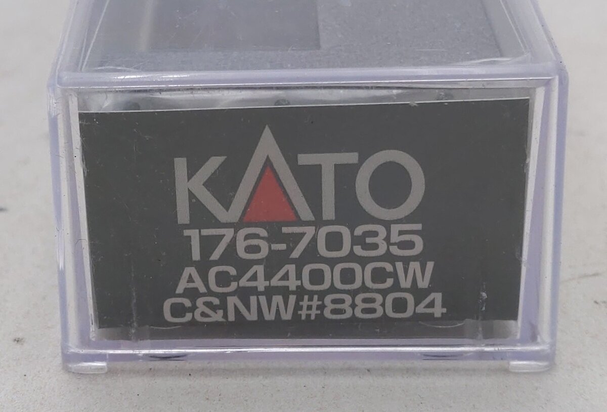 Kato 176-7035 N Chicago & North Western GE AC4400CW Diesel Locomotive #8804 LN/Box