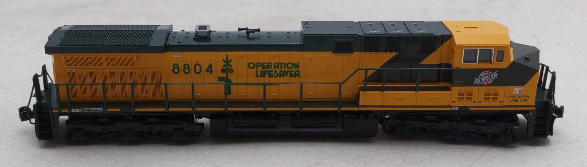 Kato 176-7035 N Chicago & North Western GE AC4400CW Diesel Locomotive #8804 LN/Box