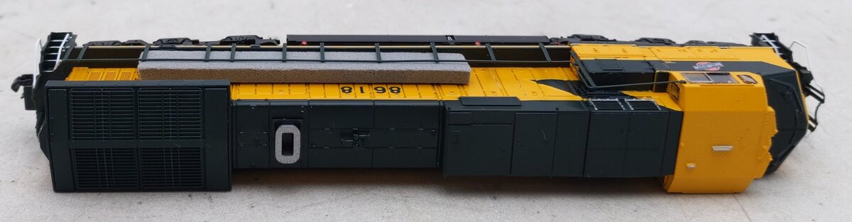 Scale Trains SXT10731 N Scale "Chicago & North Western" Locomotive #8618 LN/Box