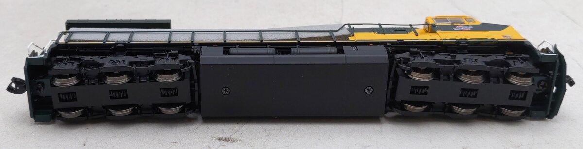 Scale Trains SXT10735 N Scale Chicago & North Western Locomotive #8681 LN/Box