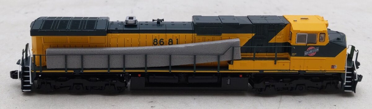 Scale Trains SXT10735 N Scale Chicago & North Western Locomotive #8681 LN/Box