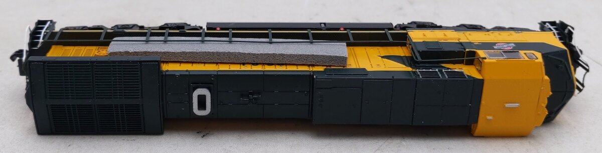 Scale Trains SXT10735 N Scale Chicago & North Western Locomotive #8681 LN/Box