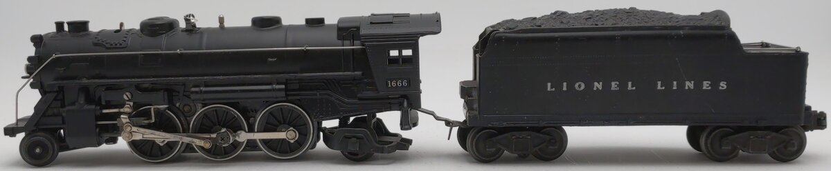 Lionel 1666 Vintage O 2-6-2 Die-Cast Steam Locomotive & 2466WX Tender VG