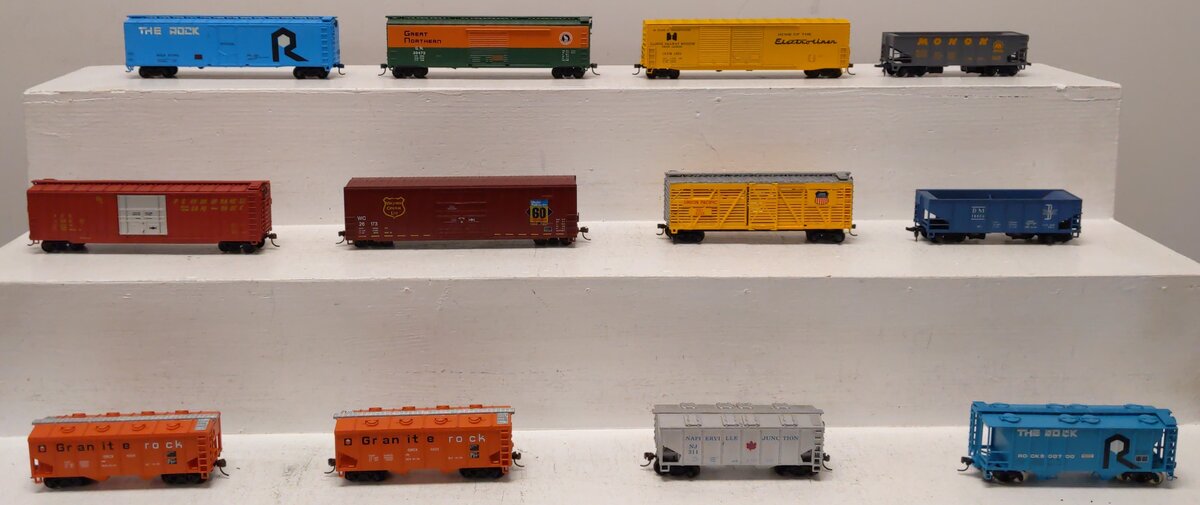 Assorted HO Scale Assorted Freight-Boxcars, Hoppers, & Covered Hoppers [12] EX
