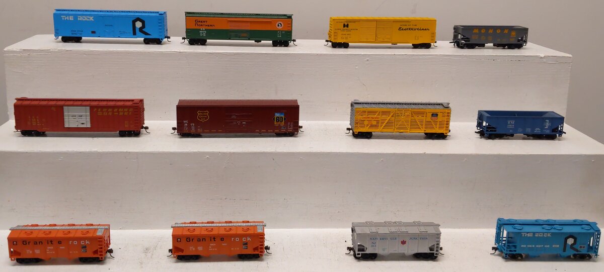 Assorted HO Scale Assorted Freight-Boxcars, Hoppers, & Covered Hoppers [12] EX
