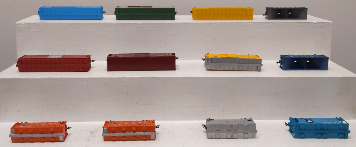 Assorted HO Scale Assorted Freight-Boxcars, Hoppers, & Covered Hoppers [12] EX