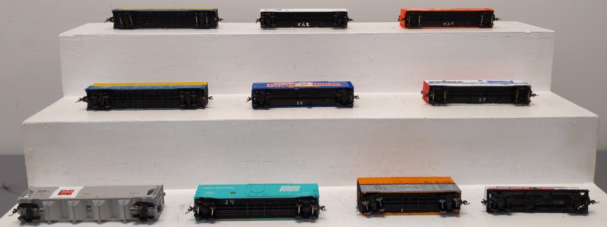 Bachmann HO Scale Assorted Freight- Boxcars, Covered Hoppers, & Tank Cars [10] EX