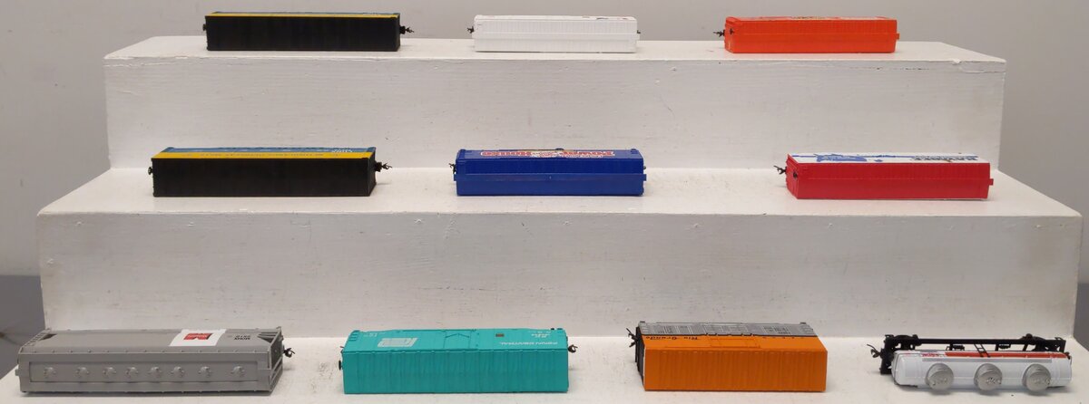Bachmann HO Scale Assorted Freight- Boxcars, Covered Hoppers, & Tank Cars [10] EX