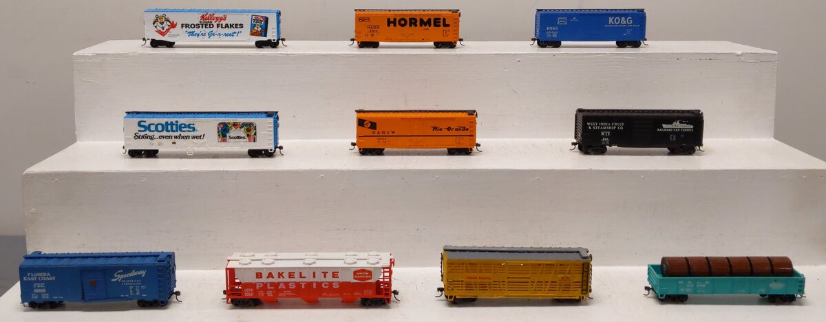 AHM HO Scale Assorted Freight Cars-Boxcars, Covered Hopper, & Loaded Gondola[10] EX