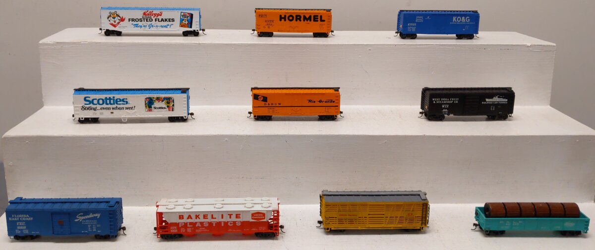 AHM HO Scale Assorted Freight Cars-Boxcars, Covered Hopper, & Loaded Gondola[10] EX