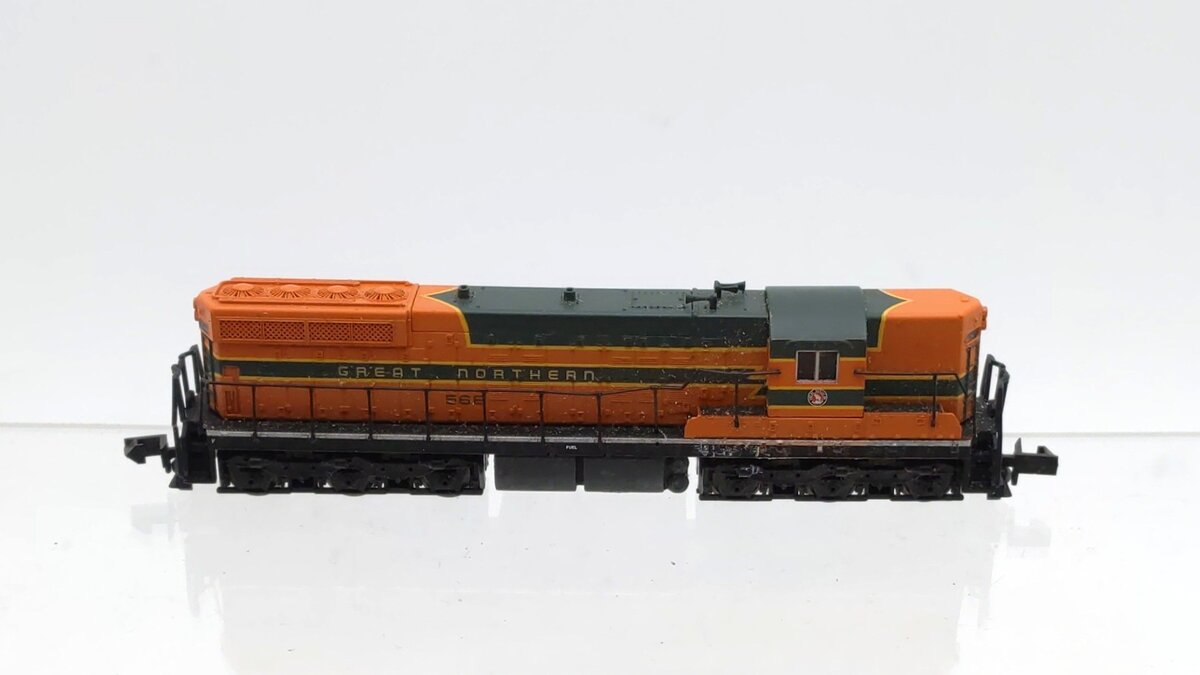 Life Like 7763 N Scale Great Northern SD7 Diesel Locomotive #566 EX