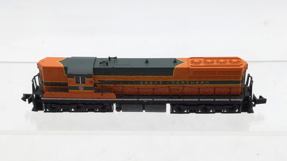 Life Like 7763 N Scale Great Northern SD7 Diesel Locomotive #566 EX