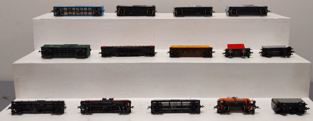 Assorted HO Scale Assorted Freight-Boxcar, Dump, Tanks, Flat, & Hopper [14] EX